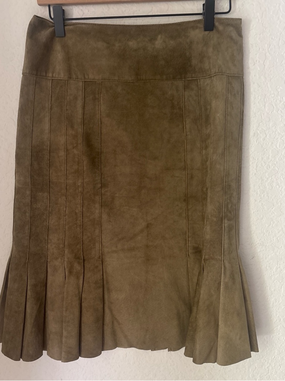 Vintage Olive suede skirt by department store label “worth” size 4 - Picture 5 of 5